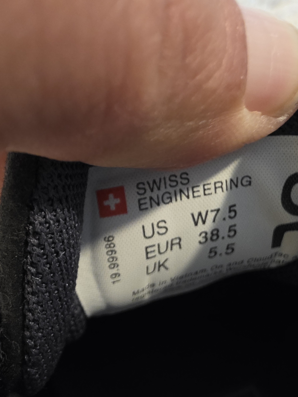 On Running Womens Cloud Waterproof Shoes - Black - Size 7.5 GUC - Picture 3 of 13